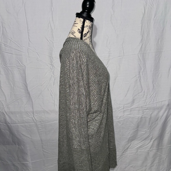 Blouse with open back - Picture 4 of 4